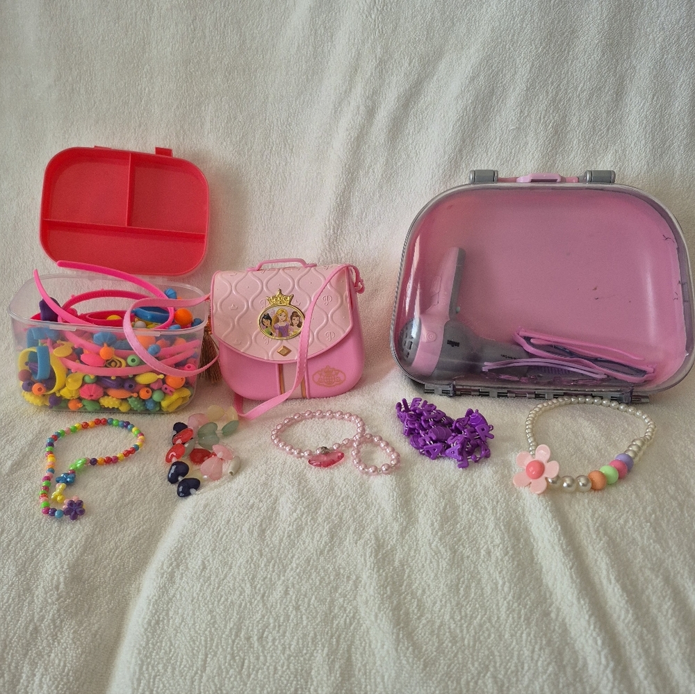 Girls Jewelry making kit, Disney purse, Accessory case, 5 necklaces